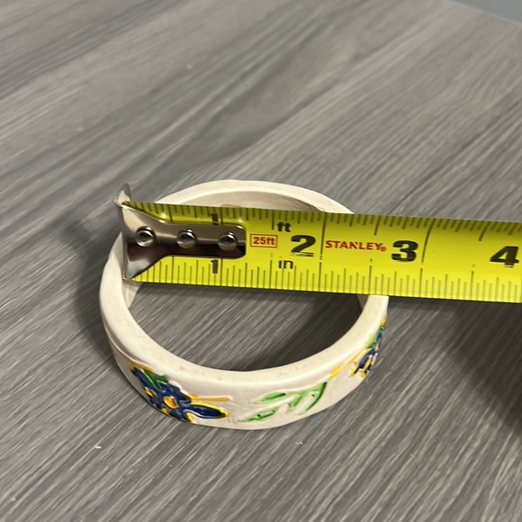 Vintage Plastic Bangle Bracelet with Painted Floral Design - Picture 5 of 5